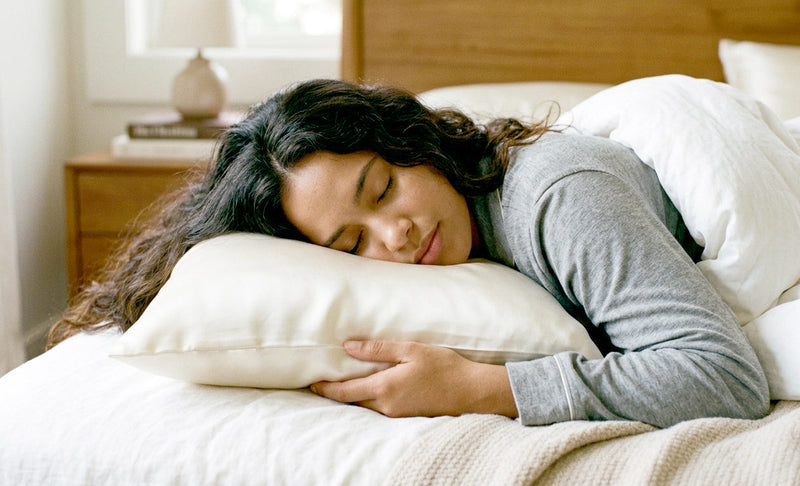 Woman sleeping on SILKAVA silk pillowcase